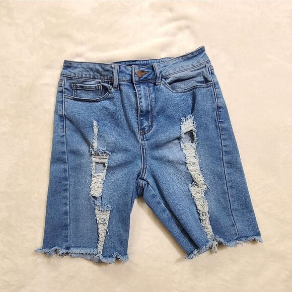 πΏFashionβnovaβjeansΒ shortsβsizeβ7 - Picture 1 of 6